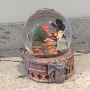 hunchback of notre dame globe